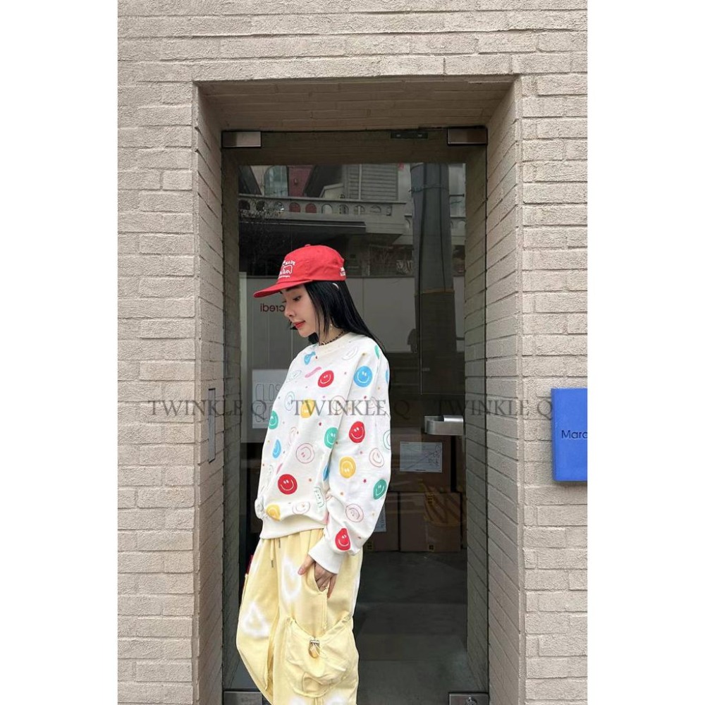 🎀 Twinkle Q 🎀-預購✈️正韓🇰🇷東大門 大學t 滿版 彩色 笑臉 印花 休閒上衣 長袖t恤 大學踢-細節圖7