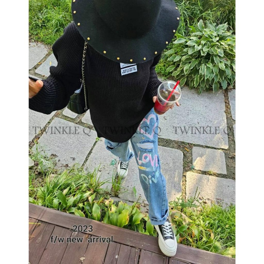 🎀 Twinkle Q 🎀-預購✈️正韓🇰🇷東大門 彩繪 塗鴉 愛心 字母 休閒 牛仔褲 長褲-細節圖4