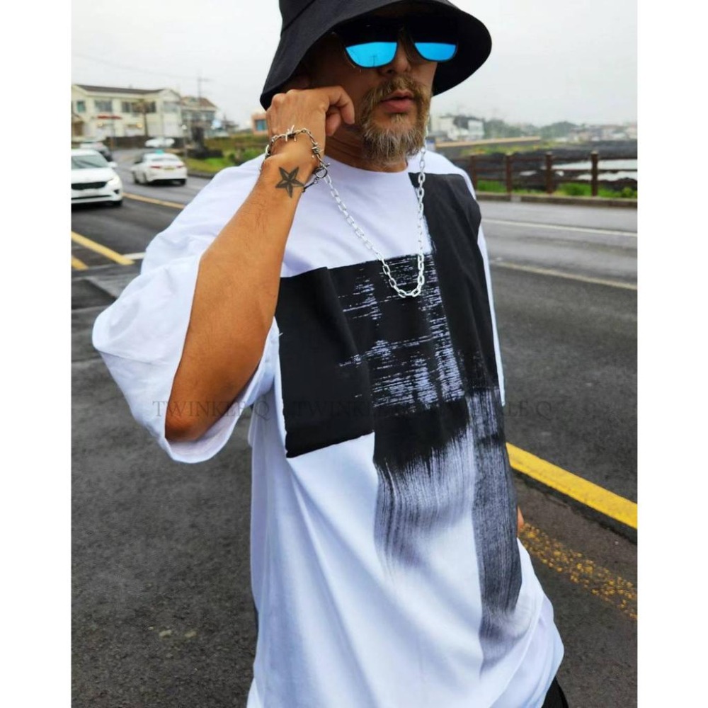 Twinkle Q韓國代購-預購✈️東大門🔥南大門正韓 短袖t恤 刷漆 手繪製作 寬鬆 落肩 短袖上衣 休閒 男女 中性-細節圖2