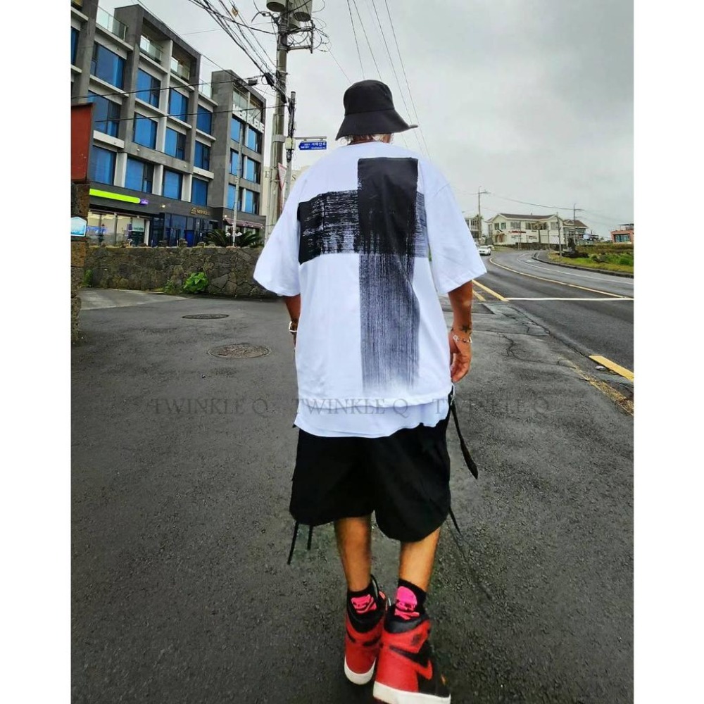 Twinkle Q韓國代購-預購✈️東大門🔥南大門正韓 短袖t恤 刷漆 手繪製作 寬鬆 落肩 短袖上衣 休閒 男女 中性-細節圖3