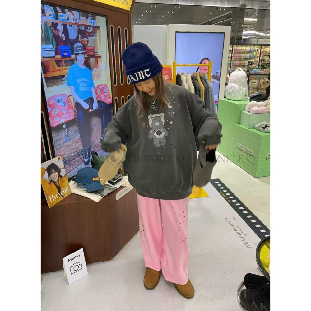 🎀TwinkleQ韓國代購-預購✈️東大門🔥南大門正韓 大學t 太空彩虹熊 圖案印花 水洗t 寬鬆 休閒 長t 大學踢-細節圖4