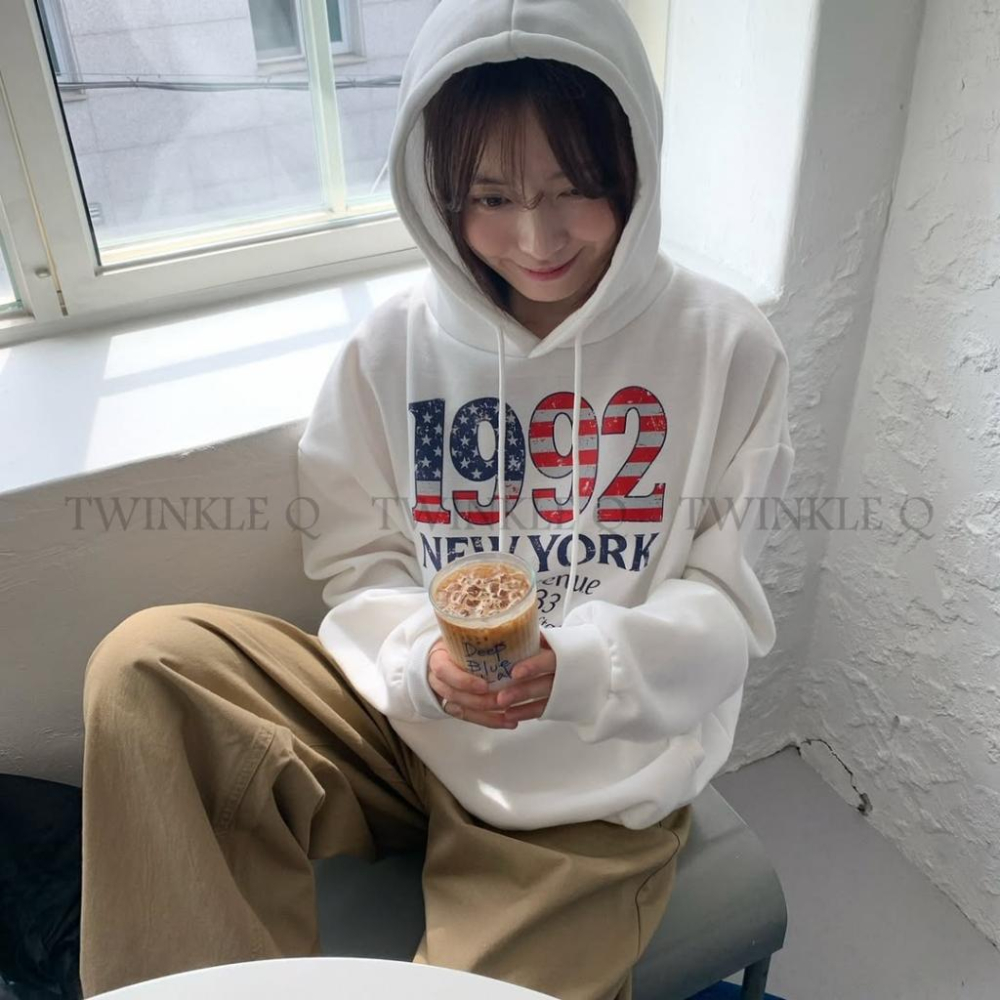 🎀TwinkleQ韓國代購-預購✈️東大門🔥南大門正韓 連帽t恤1992 圖案字母印花 休閒 連帽上衣 連帽衫 帽t-細節圖7