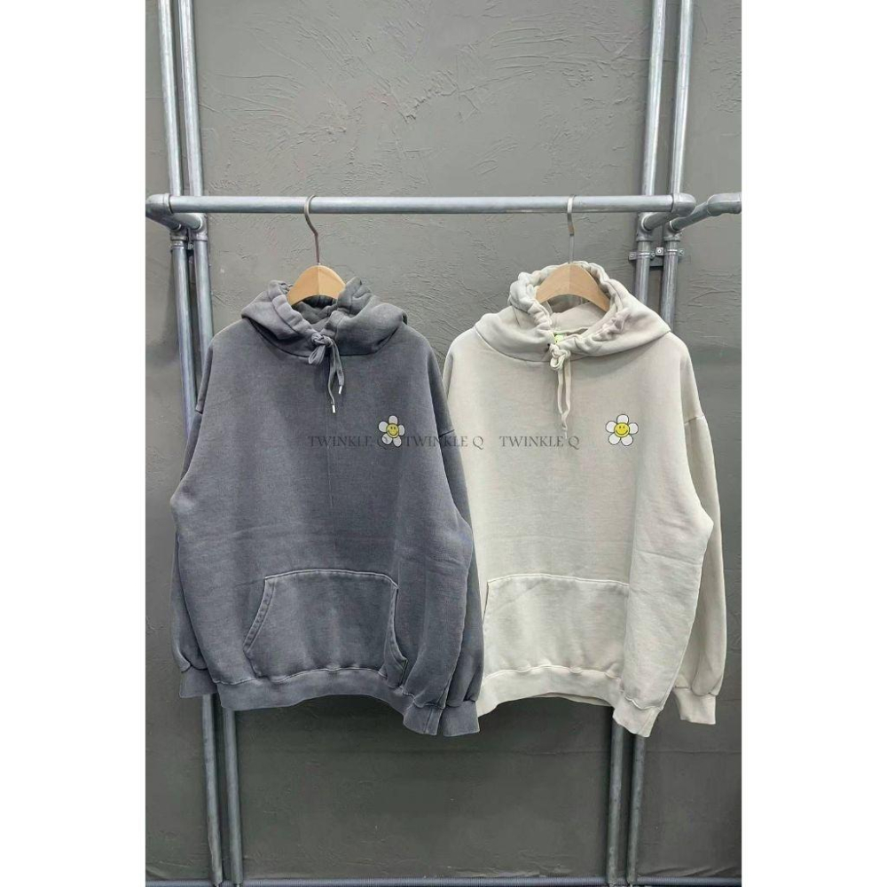 Twinkle Q韓國代購(現貨＋預購) ✈️東大門🔥南大門正韓 微笑 花朵 連帽Ｔ恤 休閒上衣 帽t 水洗 男女 中性-細節圖2