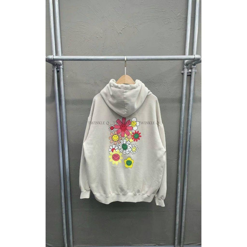 Twinkle Q韓國代購(現貨＋預購) ✈️東大門🔥南大門正韓 微笑 花朵 連帽Ｔ恤 休閒上衣 帽t 水洗 男女 中性-細節圖3