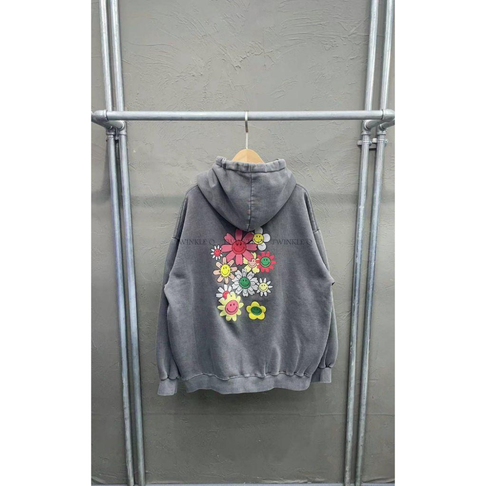 Twinkle Q韓國代購(現貨＋預購) ✈️東大門🔥南大門正韓 微笑 花朵 連帽Ｔ恤 休閒上衣 帽t 水洗 男女 中性-細節圖5