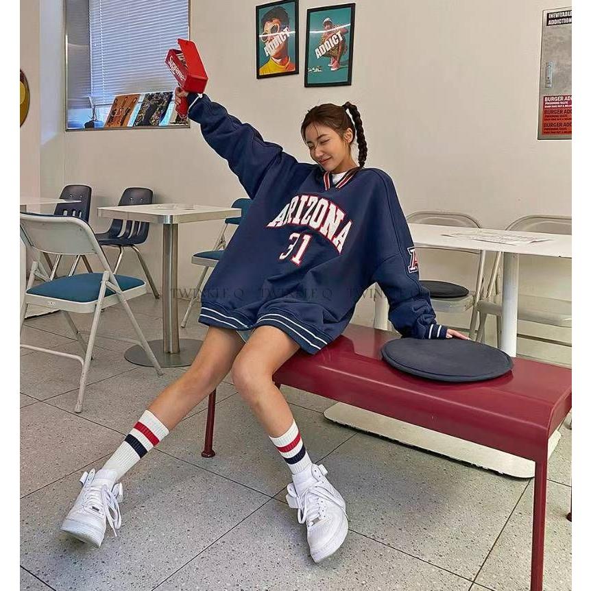 Twinkle Q韓國代購(現貨＋預購)✈️東大門🔥南大門正韓 棒球上衣 V領 字母 刺繡 大學t 休閒上衣 男女 中性-細節圖2