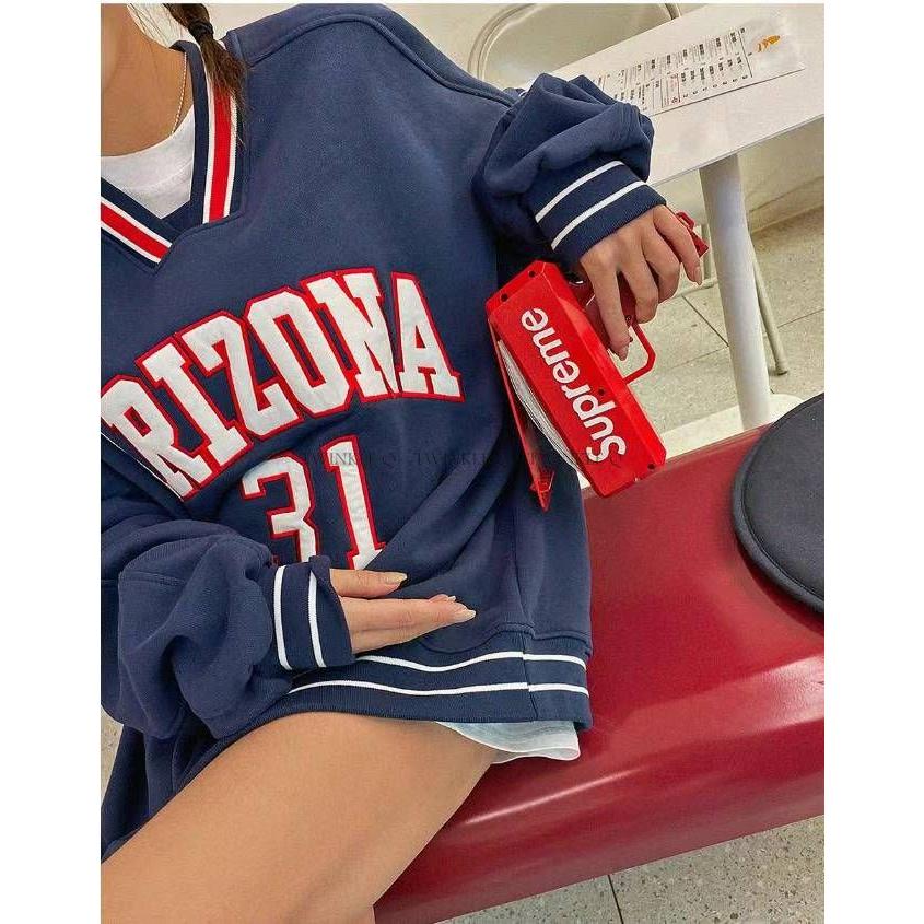 Twinkle Q韓國代購(現貨＋預購)✈️東大門🔥南大門正韓 棒球上衣 V領 字母 刺繡 大學t 休閒上衣 男女 中性-細節圖3