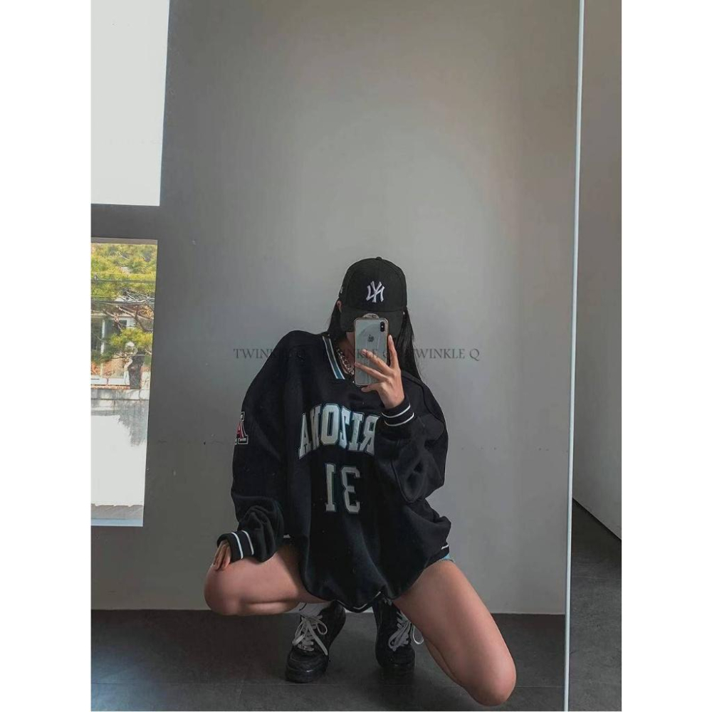 Twinkle Q韓國代購(現貨＋預購)✈️東大門🔥南大門正韓 棒球上衣 V領 字母 刺繡 大學t 休閒上衣 男女 中性-細節圖6