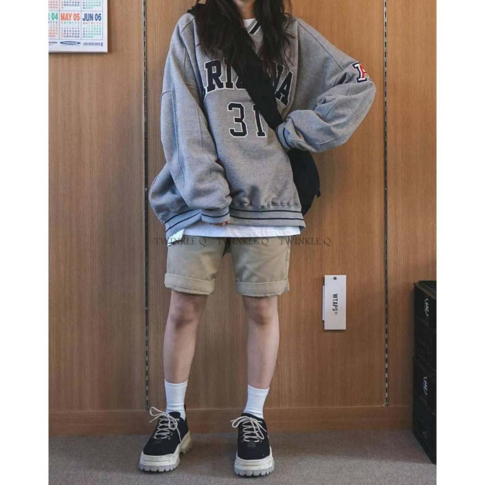 Twinkle Q韓國代購(現貨＋預購)✈️東大門🔥南大門正韓 棒球上衣 V領 字母 刺繡 大學t 休閒上衣 男女 中性-細節圖9