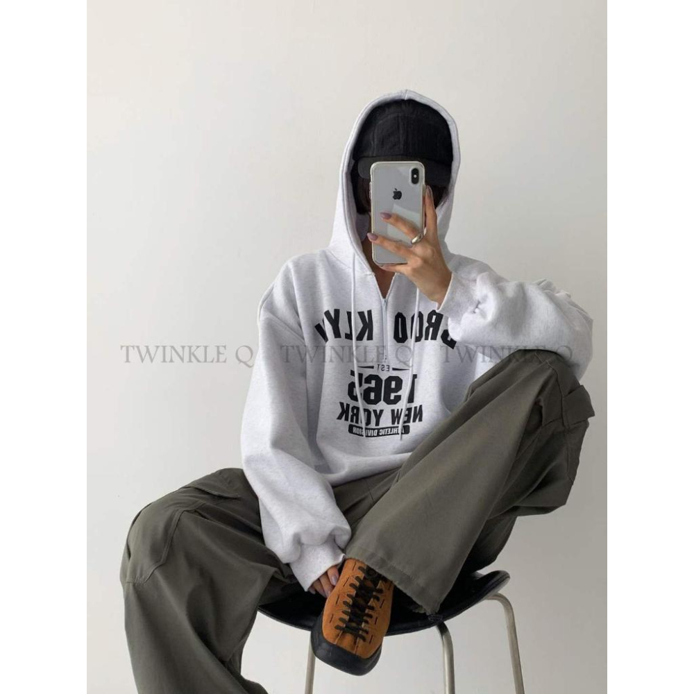 🎀TwinkleQ韓國代購BUY好物-預購✈️正韓🇰🇷 半拉鍊連帽t恤 字母印花 寬鬆 落肩 長袖上衣 連帽上衣 帽t-細節圖6