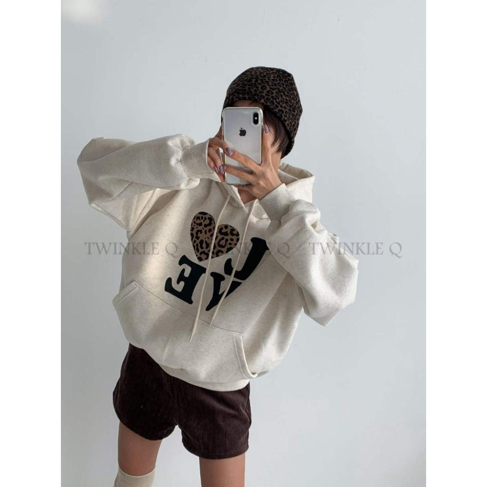 🎀TwinkleQ韓國代購BUY好物-預購✈️正韓🇰🇷 連帽t恤 愛心 豹紋 寬鬆 連帽上衣 長袖t恤 連帽衫 帽t-細節圖8