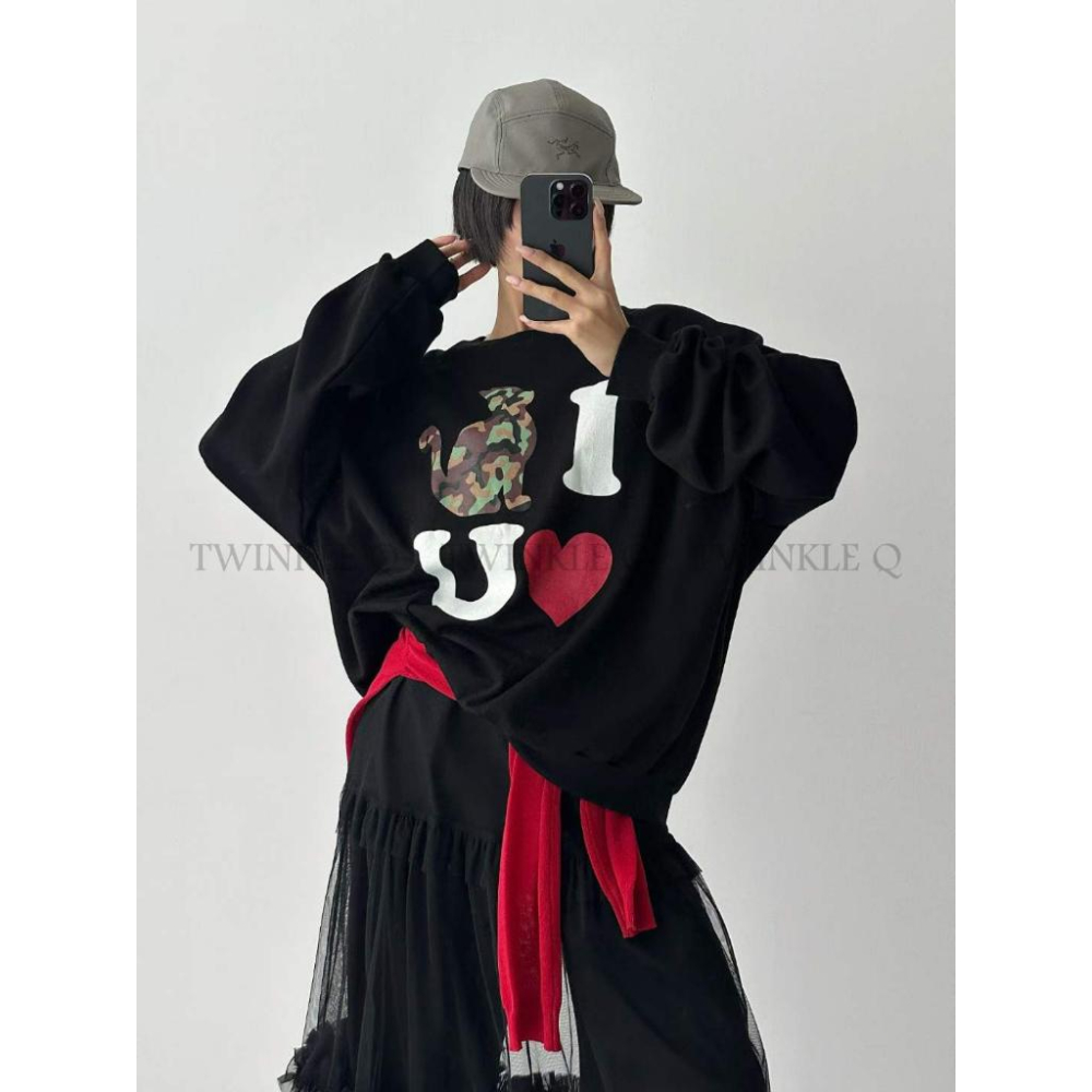 🎀TwinkleQ韓國代購BUY好物-預購✈️正韓🇰🇷 大學t 迷彩貓咪 字母 愛心 休閒上衣 寬鬆 長袖上衣 大學踢-細節圖2