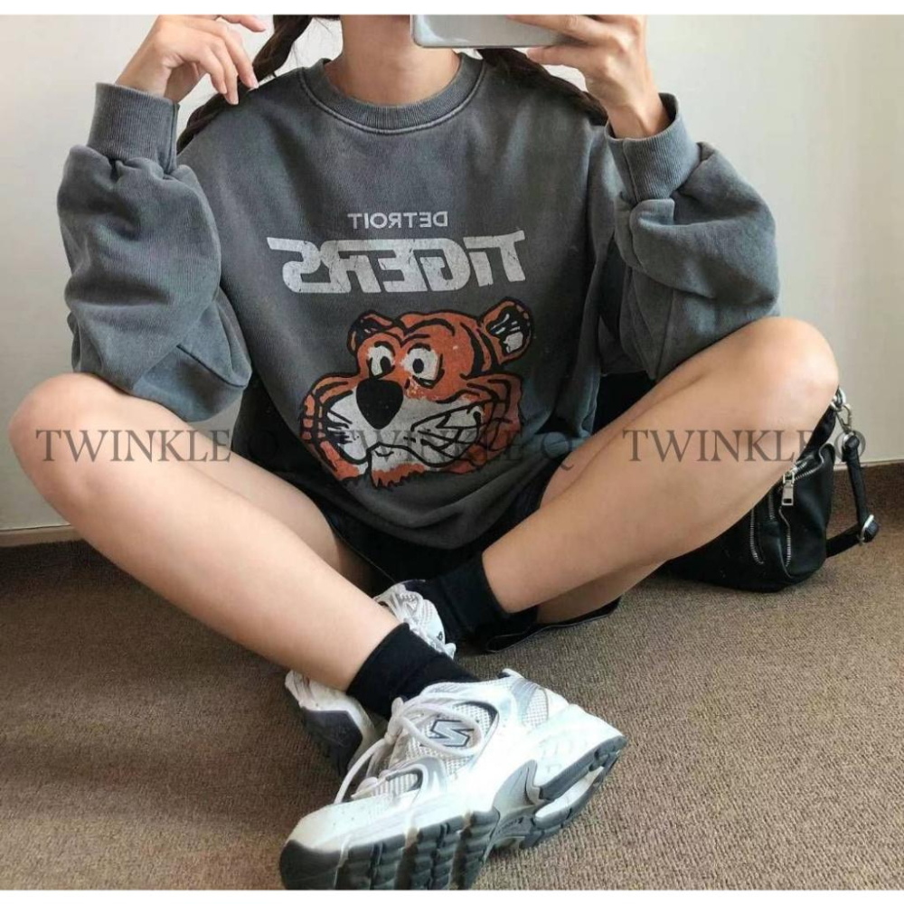 🎀 Twinkle Q 🎀-預購✈️正韓🇰🇷東大門 老虎 TIGERS 印花 水洗 大學Ｔ Ｔ恤 休閒 長袖 男女 中性-細節圖6