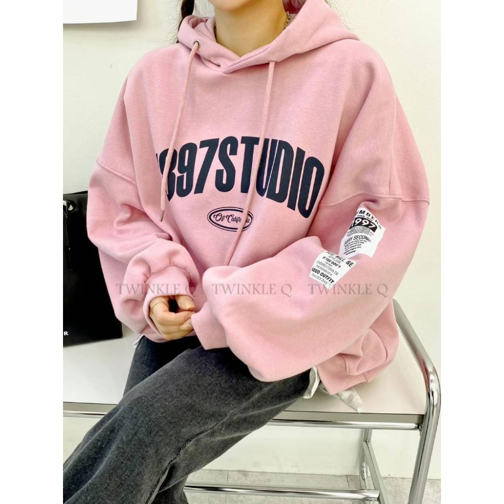 🎀 Twinkle Q韓國代購BUY好物-預購✈️正韓🇰🇷 連帽t恤 刷毛 印花 寬鬆t恤 連帽上衣 休閒上衣 帽t-細節圖2