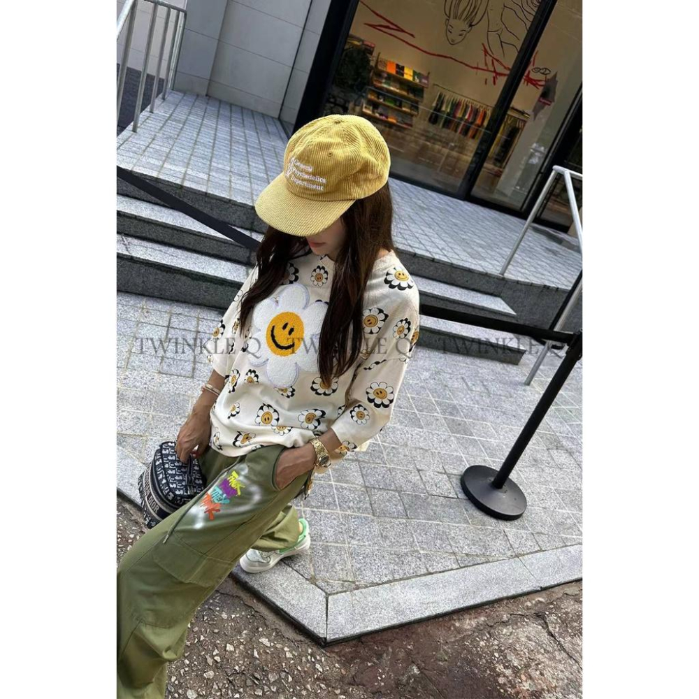 🎀 Twinkle Q 🎀-預購✈️正韓🇰🇷東大門 ANNA 安娜家 滿版 微笑 花朵 小雛菊 QQ毛 Ｔ恤 短袖 上衣-細節圖2