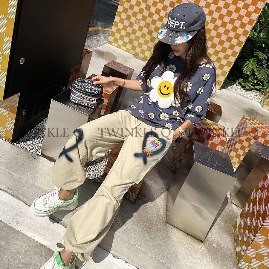 🎀 Twinkle Q 🎀-預購✈️正韓🇰🇷東大門 ANNA 安娜家 滿版 微笑 花朵 小雛菊 QQ毛 Ｔ恤 短袖 上衣-細節圖6