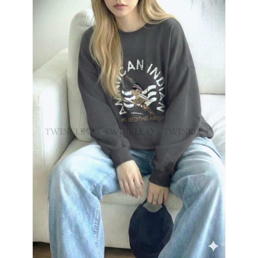 🎀TwinkleQ韓國代購BUY好物-預購✈️正韓🇰🇷 大學t 印第安 圖案印花 寬鬆版型衛衣 長袖上衣 長t 大學踢-細節圖4