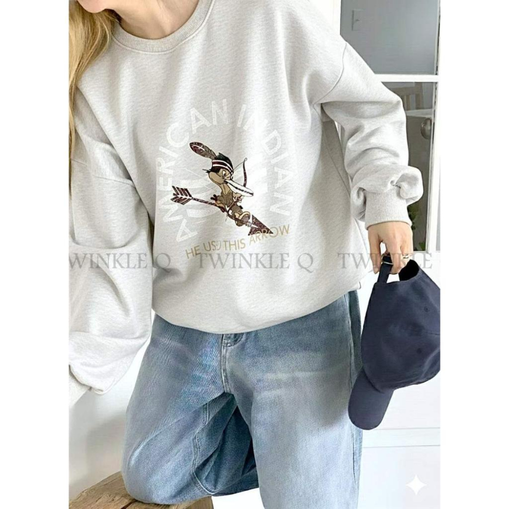 🎀TwinkleQ韓國代購BUY好物-預購✈️正韓🇰🇷 大學t 印第安 圖案印花 寬鬆版型衛衣 長袖上衣 長t 大學踢-細節圖6