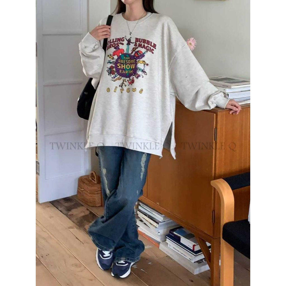 🎀TwinkleQ韓國代購-預購✈️東大門🔥南大門正韓 大學t 馬戲團 印花 寬鬆上衣 側邊開衩 休閒 長t 大學踢-細節圖6