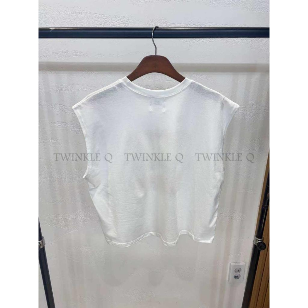 🎀TwinkleQ韓國代購BUY好物-預購✈️正韓🇰🇷 無袖背心 鬥牛犬 小飛袖 修飾肩膀線條 休閒上衣 無袖上衣 背心-細節圖7