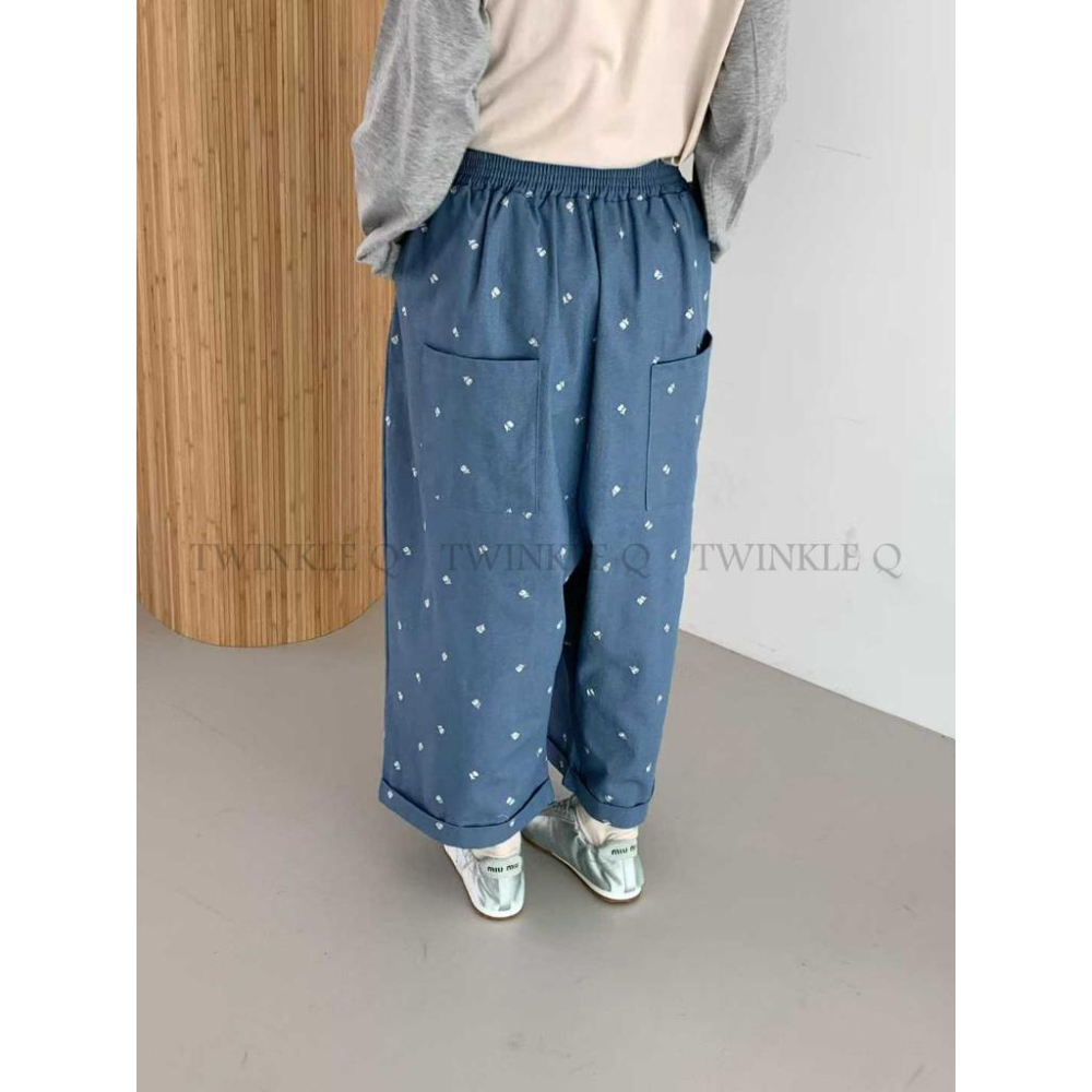 🎀TwinkleQ韓國代購BUY好物-預購✈️正韓🇰🇷 休閒長褲 刺繡 抓皺 美式休閒 日系文藝感 口袋 鬆緊 長褲-細節圖2