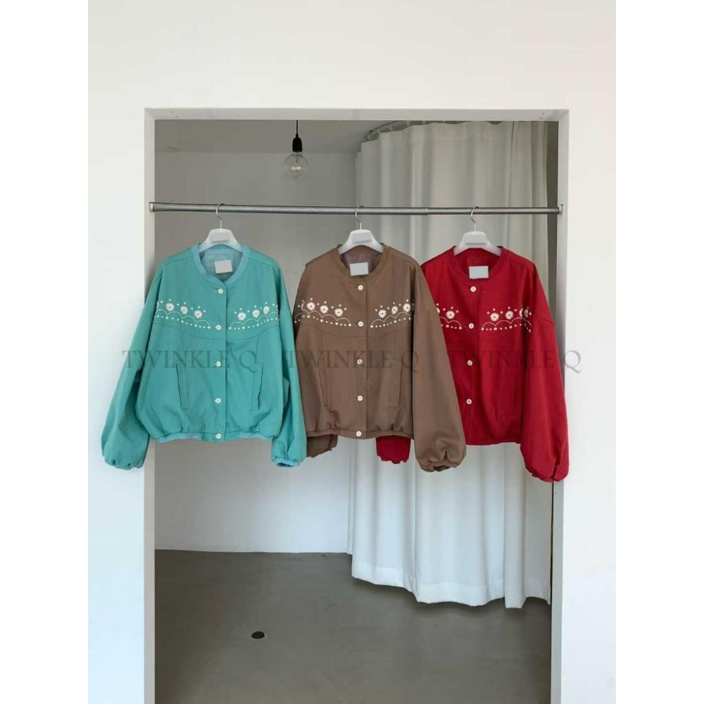 🎀TwinkleQ韓國代購BUY好物-預購✈️正韓🇰🇷 休閒外套 小花刺繡 波浪線條 寬鬆袖管 率性 復古 外套-細節圖4
