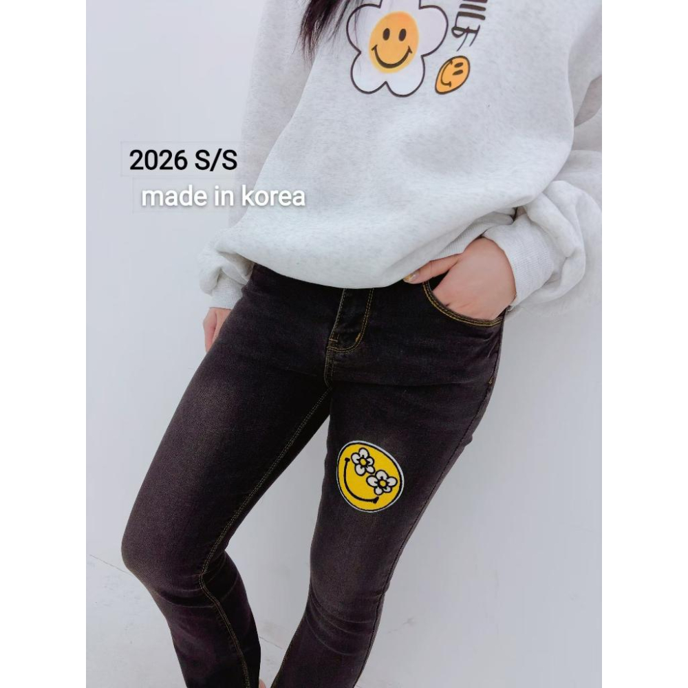 🎀TwinkleQ韓國代購BUY好物-預購✈️正韓🇰🇷 牛仔長褲 笑臉 貼布 復古 小喇叭 修身 彈性 刷白 牛仔褲-細節圖5