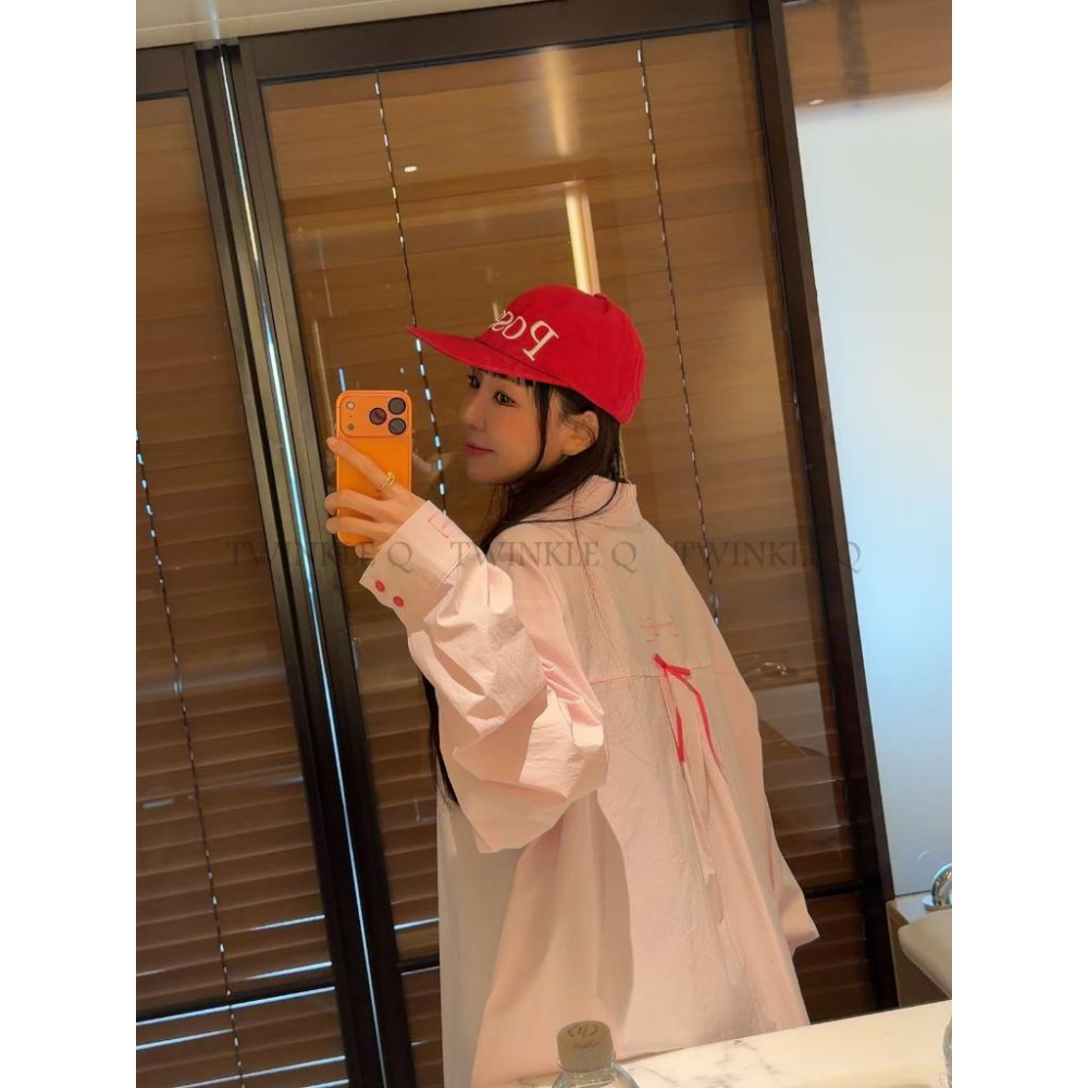 🎀TwinkleQ韓國代購BUY好物-預購✈️正韓🇰🇷 長袖襯衫 正反蝴蝶結 字母印花 寬鬆上衣 襯衫外套 休閒 襯衫-細節圖3