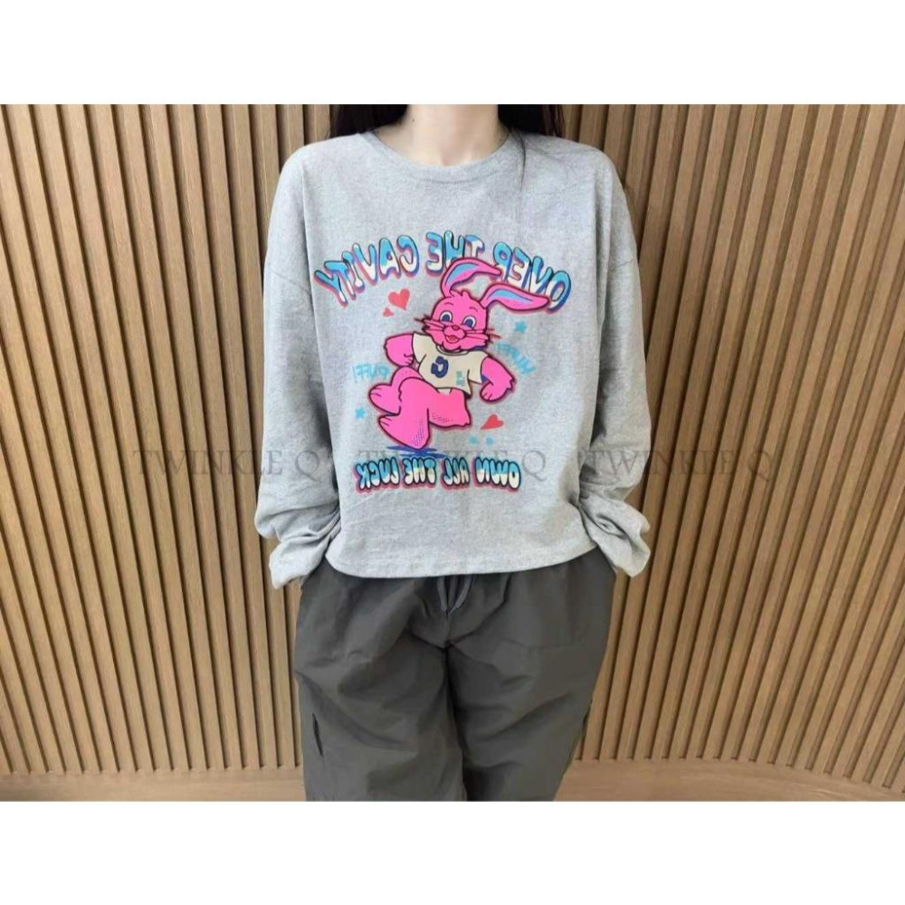 🎀TwinkleQ韓國代購BUY好物-預購✈️正韓🇰🇷 長袖t恤 兔兔 愛心 字母印花 長袖上衣 寬鬆t恤 長t-細節圖4