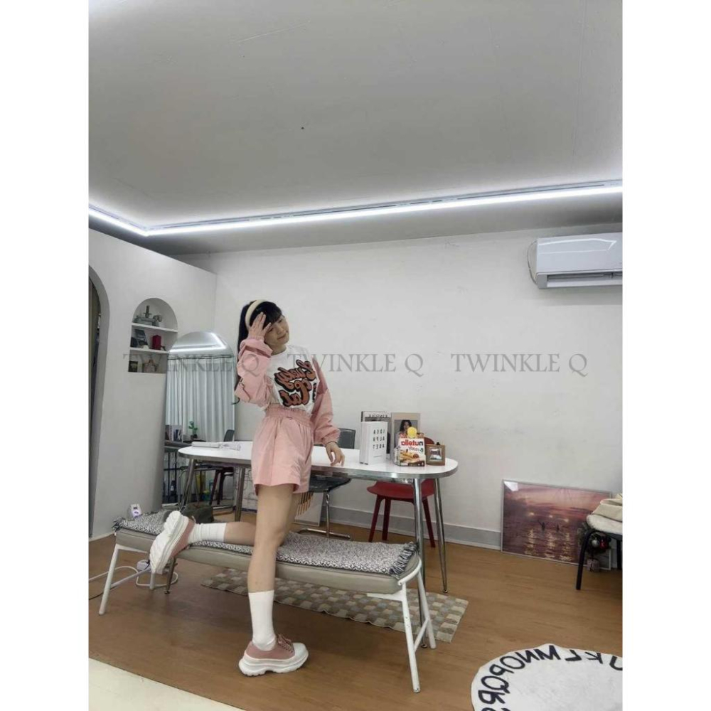 🎀TwinkleQ韓國代購BUY好物-預購✈️正韓🇰🇷 休閒套裝 貓咪 字母印花 撞色 長袖上衣 素色 鬆緊短褲 套裝-細節圖4