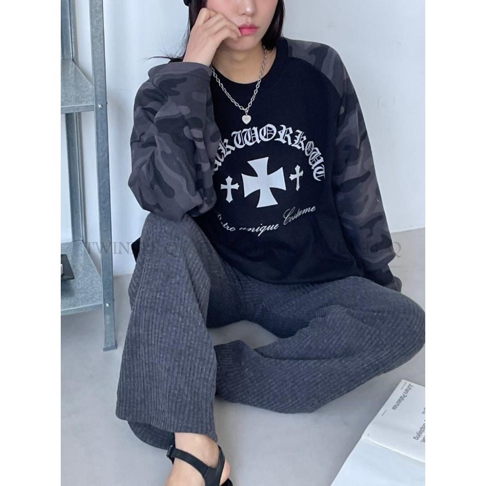 🎀TwinkleQ韓國代購BUY好物-預購✈️正韓🇰🇷 長袖上衣 迷彩 字母印花 拼色 撞色 寬鬆上衣 長袖t恤 長t-細節圖2