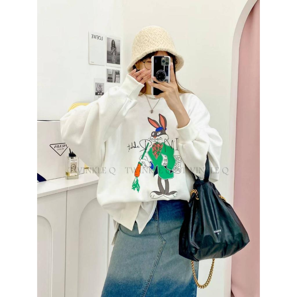 🎀 Twinkle Q韓國代購BUY好物-預購✈️正韓🇰🇷 大學t 畫家 兔兔 圖案印花 寬鬆上衣 長袖t恤 大學踢-細節圖4