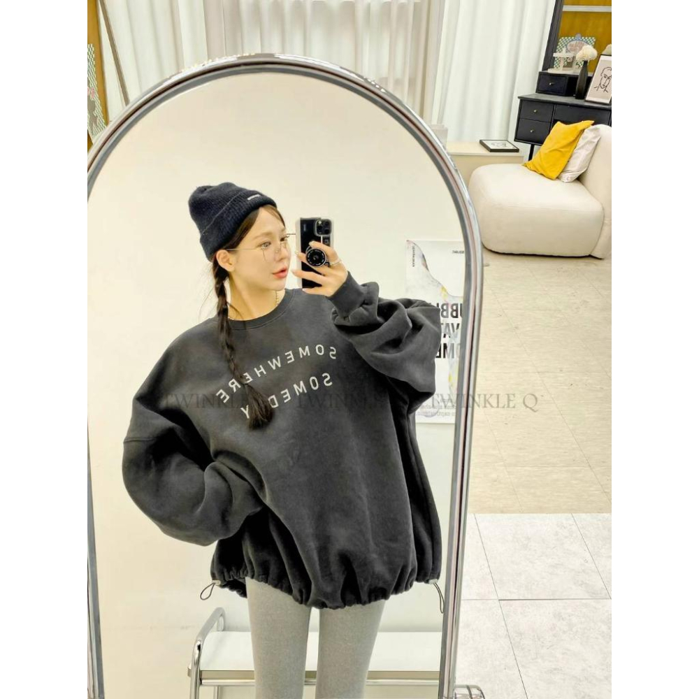 🎀 Twinkle Q韓國代購BUY好物-預購✈️正韓🇰🇷 大學t 字母 印花 加絨 下擺拉繩 寬鬆上衣 長t 大學踢-細節圖4