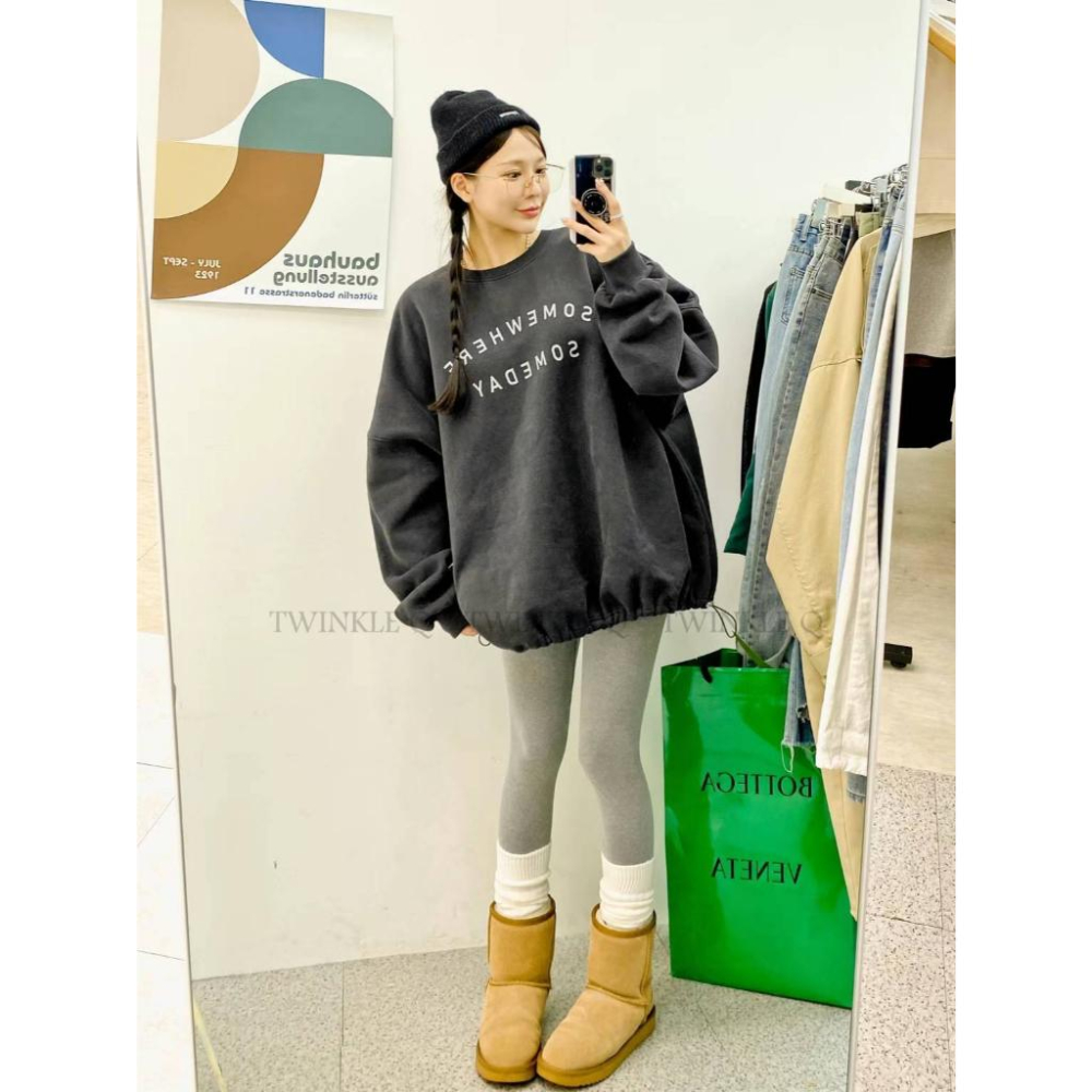 🎀 Twinkle Q韓國代購BUY好物-預購✈️正韓🇰🇷 大學t 字母 印花 加絨 下擺拉繩 寬鬆上衣 長t 大學踢-細節圖5