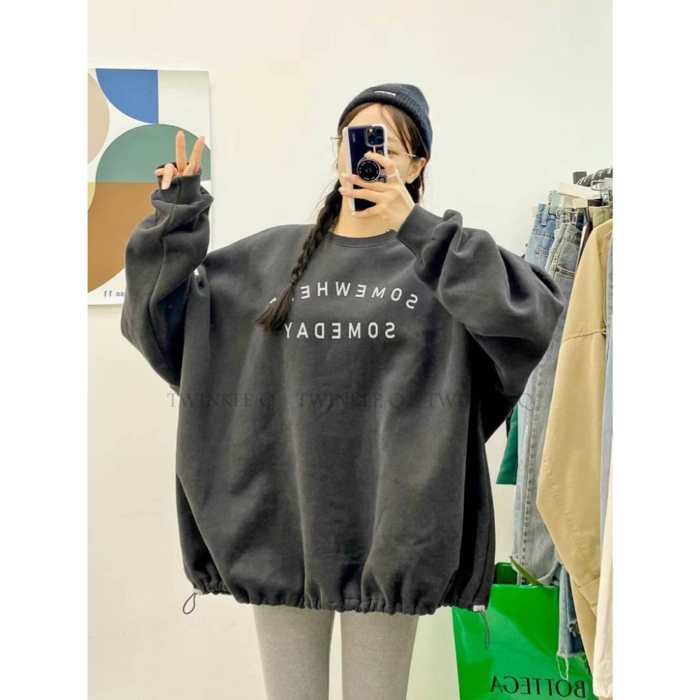 🎀 Twinkle Q韓國代購BUY好物-預購✈️正韓🇰🇷 大學t 字母 印花 加絨 下擺拉繩 寬鬆上衣 長t 大學踢-細節圖6