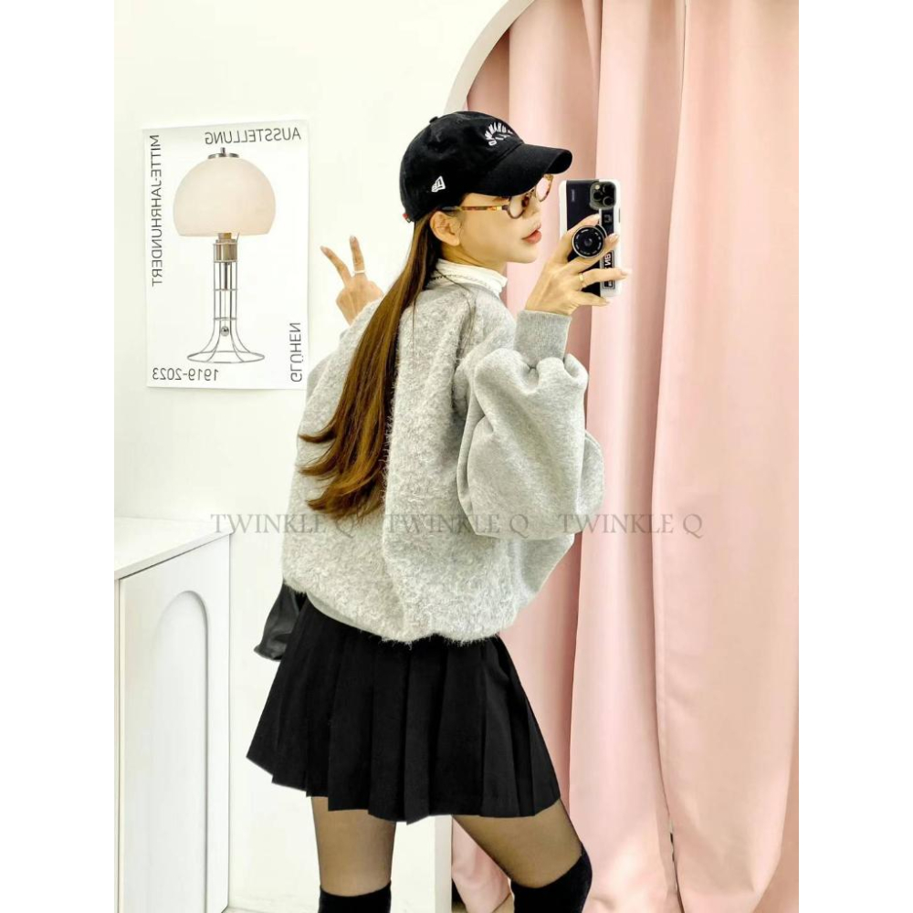 🎀 Twinkle Q韓國代購BUY好物-預購✈️正韓🇰🇷 大學t 字母 圖案印花 V領 異材質 長袖上衣 長t 大學踢-細節圖3