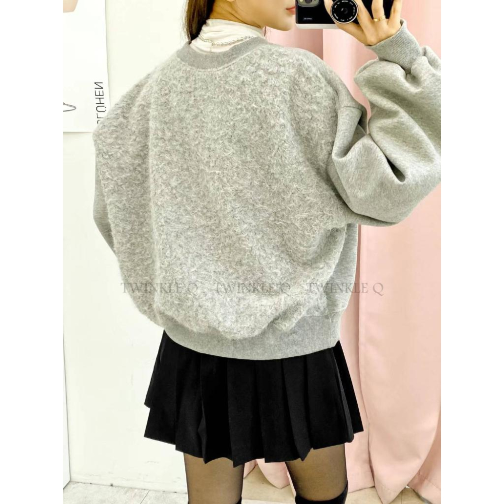 🎀 Twinkle Q韓國代購BUY好物-預購✈️正韓🇰🇷 大學t 字母 圖案印花 V領 異材質 長袖上衣 長t 大學踢-細節圖6
