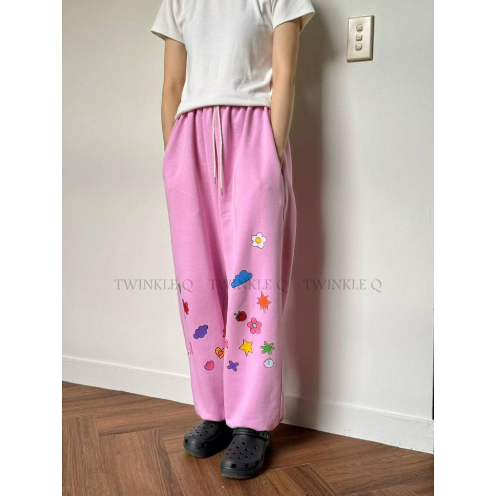 🎀 Twinkle Q韓國代購BUY好物-預購✈️正韓🇰🇷 休閒長褲 可愛 愛心 圖案 束口褲 縮口褲 寬鬆 運動 長褲-細節圖4