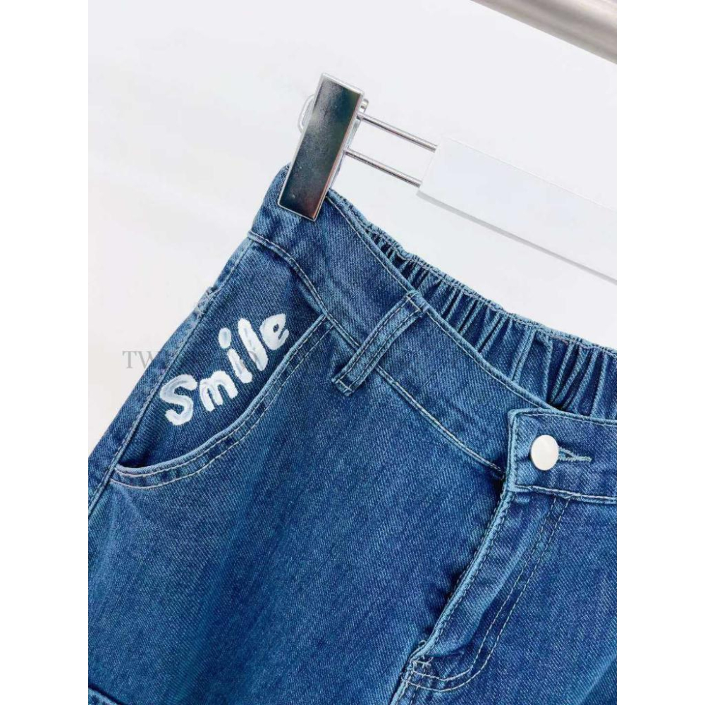 🎀TwinkleQ韓國代購BUY好物-預購✈️正韓🇰🇷 牛仔長褲 笑臉 字母 手繪 貼布 塗鴉 口袋 長褲 牛仔褲-細節圖5