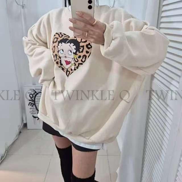 🎀 Twinkle Q韓國代購BUY好物-預購✈️正韓🇰🇷 大學t 貝蒂 豹紋 刷毛 愛心 長袖t恤 寬鬆 長t 大學踢-細節圖2