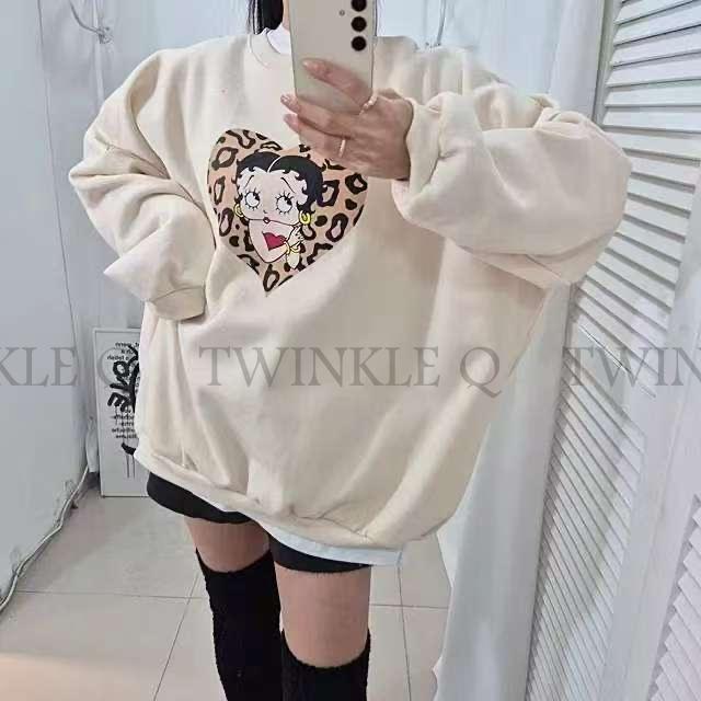 🎀 Twinkle Q韓國代購BUY好物-預購✈️正韓🇰🇷 大學t 貝蒂 豹紋 刷毛 愛心 長袖t恤 寬鬆 長t 大學踢-細節圖3