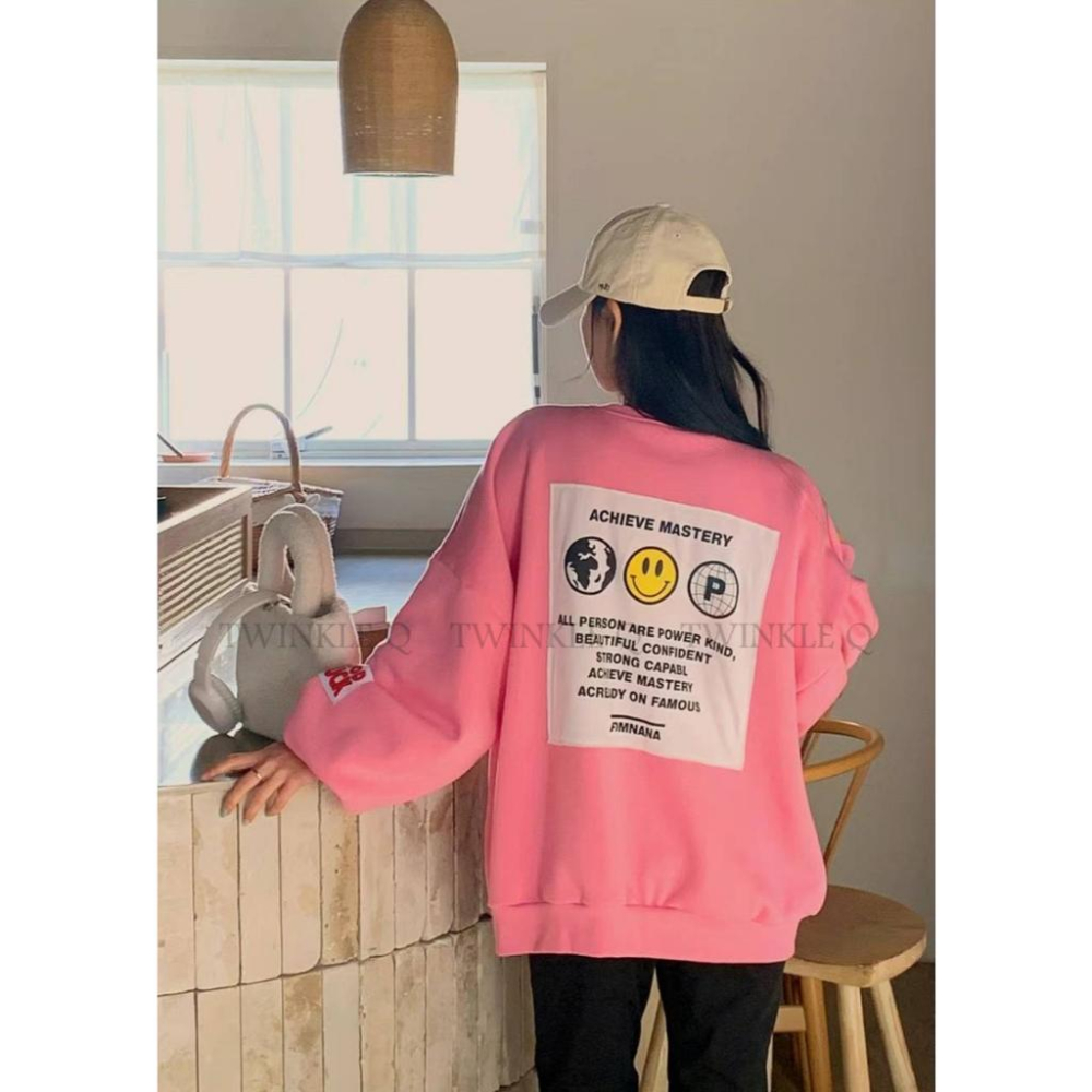 🎀 Twinkle Q韓國代購BUY好物-預購✈️正韓🇰🇷 大學t 笑臉 字母 貼布 長袖上衣 寬鬆 休閒 長t 大學踢-細節圖2
