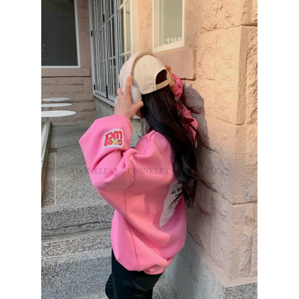 🎀 Twinkle Q韓國代購BUY好物-預購✈️正韓🇰🇷 大學t 笑臉 字母 貼布 長袖上衣 寬鬆 休閒 長t 大學踢-細節圖3