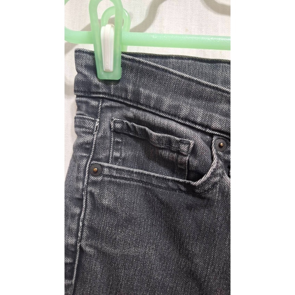 姜小舖M號女用UNIQLO深灰色仿舊刷白棉質縮口長褲 雙邊口袋 褲子 個性 時髦 素色 純色 深色-細節圖7