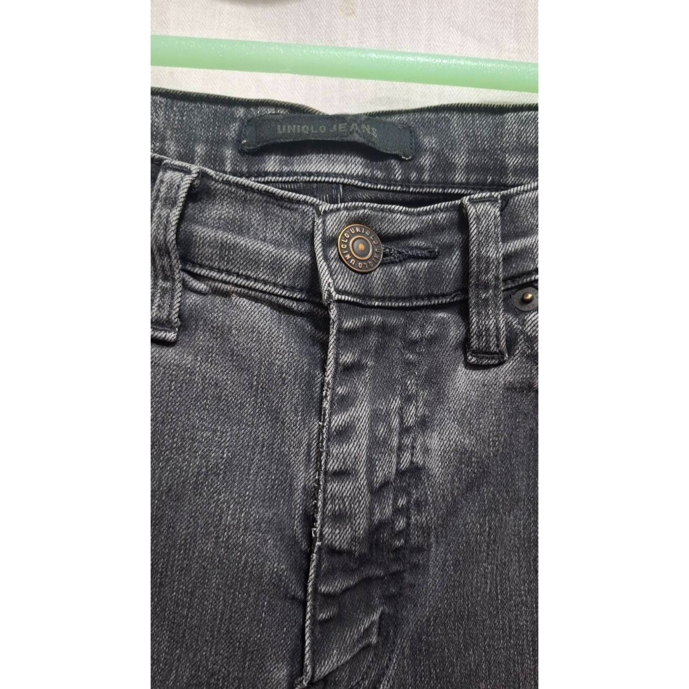 姜小舖M號女用UNIQLO深灰色仿舊刷白棉質縮口長褲 雙邊口袋 褲子 個性 時髦 素色 純色 深色-細節圖8