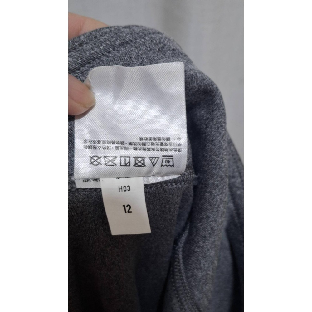 姜小舖S號女用UNIQLO灰色彈性布滑布緊身褲長褲 運動褲 瑜珈褲 重訓 運動長褲 滑順 觸感佳 親膚 彈力-細節圖2