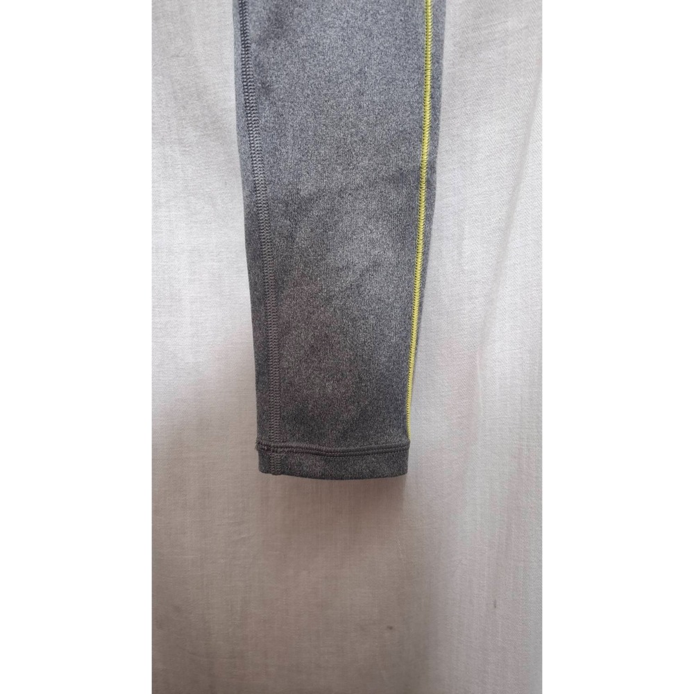 姜小舖S號女用UNIQLO灰色彈性布滑布緊身褲長褲 運動褲 瑜珈褲 重訓 運動長褲 滑順 觸感佳 親膚 彈力-細節圖4