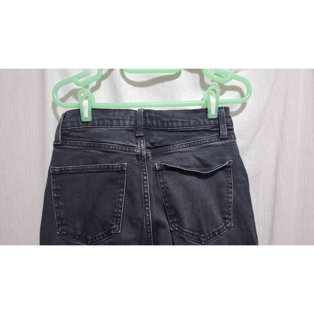 姜小舖S號女用UNIQLO深灰色刷白棉質牛仔布長褲 褲子 雙邊口袋 牛仔褲 牛仔長褲 休閒長褲 個性 素色 純色 百搭-細節圖7