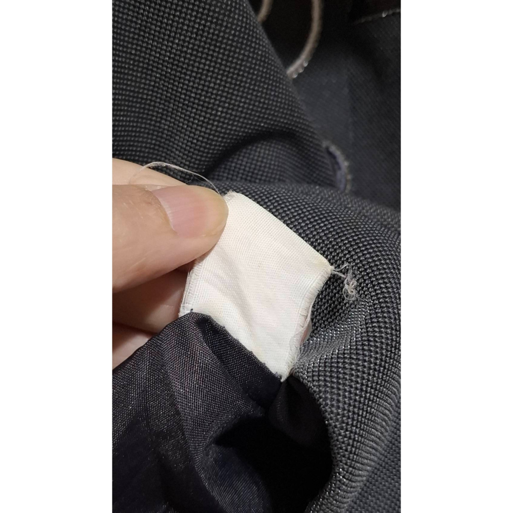 姜小舖M號紫の衣女用星星圓圈圖案灰色亮面尼龍精緻鈕扣翻領長袖外套 女西裝外套 有墊肩 微正式 正式場合 開會-細節圖3