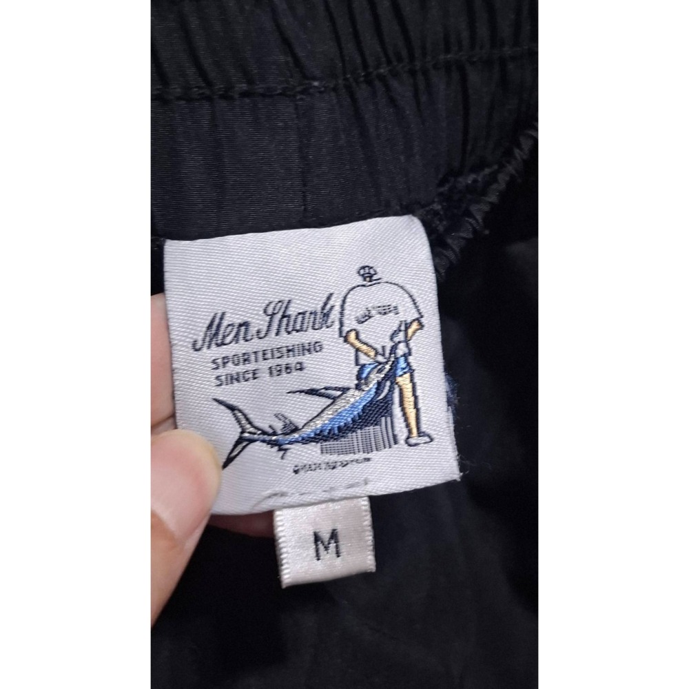 姜小舖M號男用Men Shark側面橘色直線黑色尼龍寬鬆長褲 雙邊拉鍊口袋 運動褲 運動長褲 褲子 休閒長褲-細節圖2